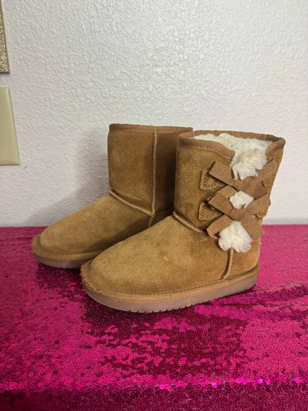 UGG Koolaburra ❄️ Toddler Sized Tan Suede Boot with Shearling & Bows (Size 10)